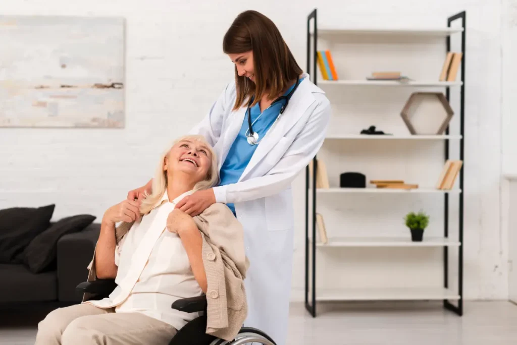 Prevención de caídas en adultos mayores: un    paso clave para su bienestar y autonomía